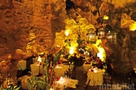 Restaurant amenajat in pestera Ali Barbour din Kenya 
