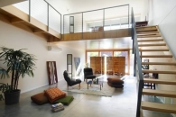 Amenajare
minimalista intr-un apartament spatios