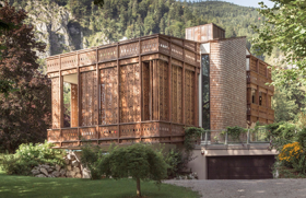 Un trafor elaborat in lemn invaluie o casa din Austria
