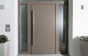 Usi de exterior din lemn-aluminiu