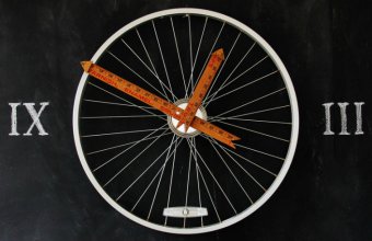 Roata de bicicleta? Noul ceas de perete