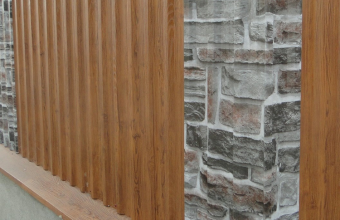 Garduri metalice cu aspect de lemn sau piatra