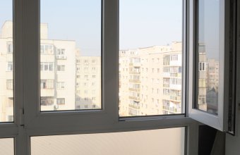 Inchiderea balconului: de ce sa va ganditi bine inainte de a incepe lucrarile
