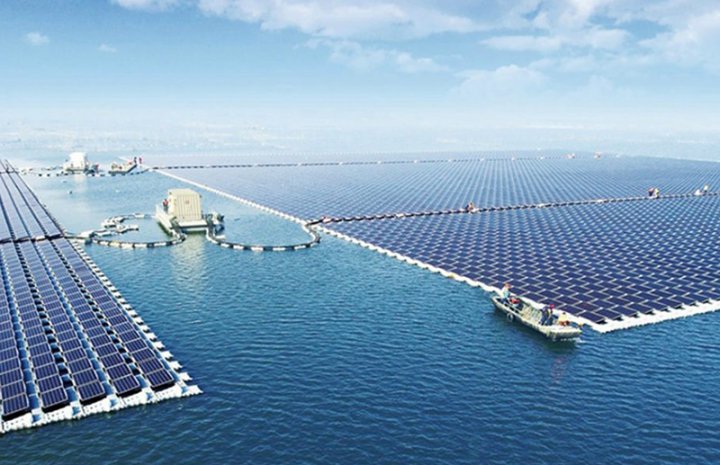 Cea mai mare fermă solară plutitoare din lume a început să genereze energie