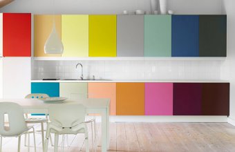 Cele mai colorate și creative dulapuri de bucătărie