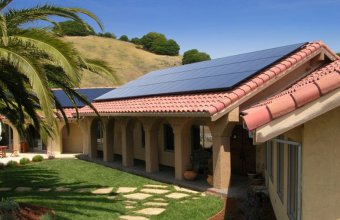Șindrilele solare SunPower sunt cu 15% mai eficiente decât panourile fotovoltaicie convenționale