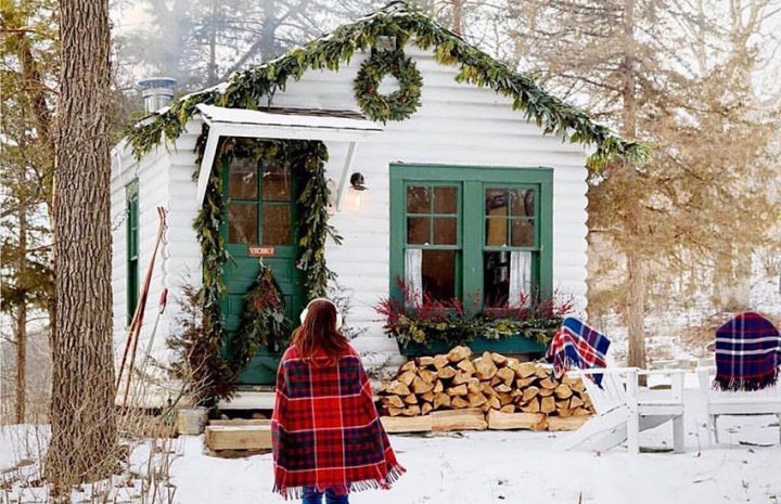 Cum îți decorezi casa de Crăciun? Idei pentru un exterior de poveste