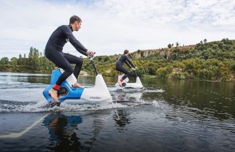 Noua bicicletă electrică de apă îți permite să mergi pe râu, lac și ocean