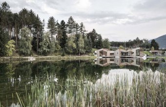 Hotel de lux pe malul unui lac promite o reîntoarcere în natură