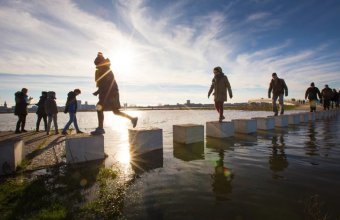 Pod olandez neobișnuit care "îmbrățișează" inundațiile din oraș
