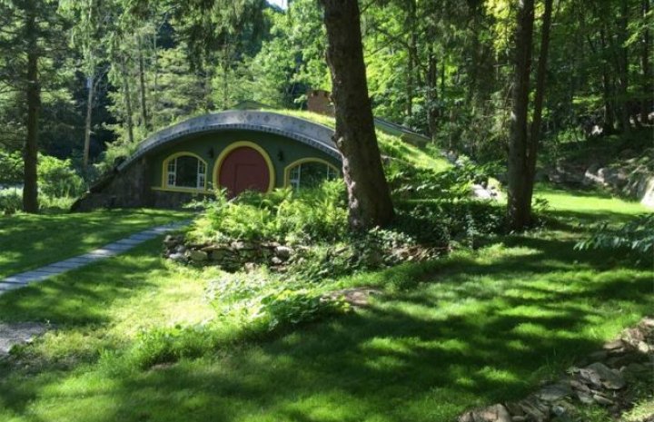 Un fan al filmului "Stăpânul Inelelor" și-a facut propria casa-hobbit, eficientă energetic