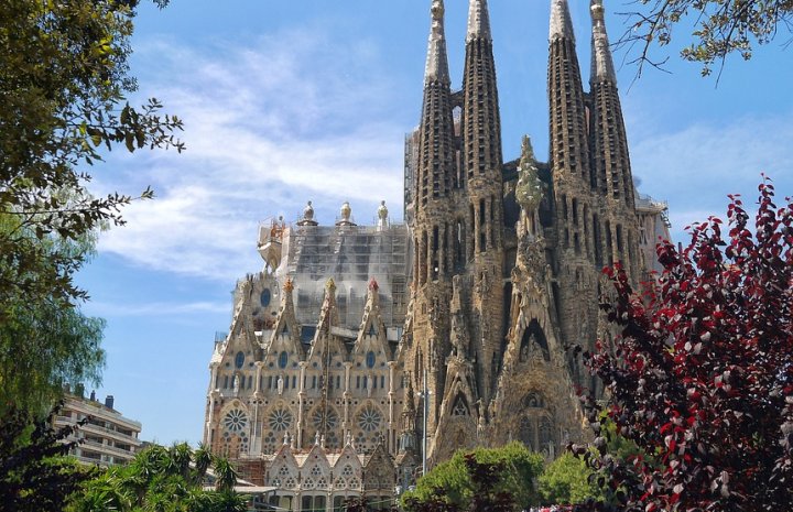 Catedrala Sagrada Familia a intrat în legalitate dupa 137 de ani. Istoria tumultoasă a capodoperei lui Gaudi