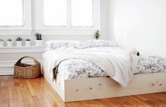 O ramă de pat simplu de făcut, care îți înfrumusețează dormitorul