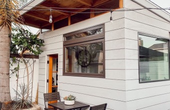 Proiecte în autoizolare: O cafenea cochetă construită în curtea casei