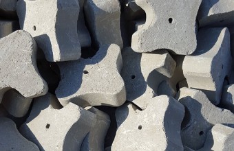 Distantieri din plastic sau beton armat cu fibre pentru armaturi