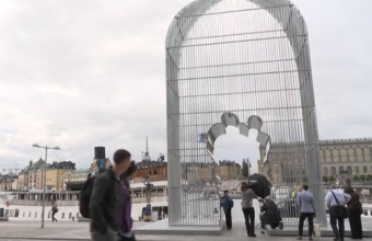O colivie uriaşă a fost instalată în centrul oraşului Stockholm
