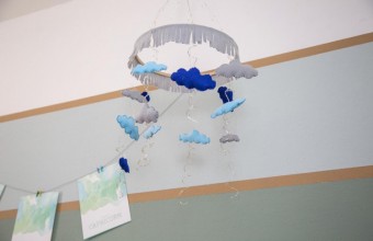Cum să faci un norișor de ploaie iluminat pentru camera copilului tău