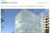 Clădire ventilată natural ce licărește în soare asemeni unui miraj