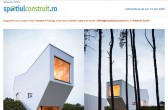 O casă cu forme asimetrice și spații interioare fluide