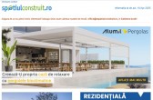 O casă cu vitraje mari asemenea unei sere