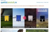 Bucătărie amenajată într-un volum de sticlă alăturat unei vechi case din cărămidă
