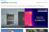 O casă cu o geometrie simplă, îmbrăcată în lemn de cedru