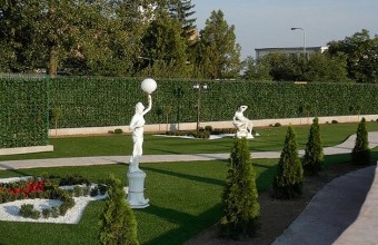 Pereti verzi cu plante artificiale pentru amenajari interioare si exterioare